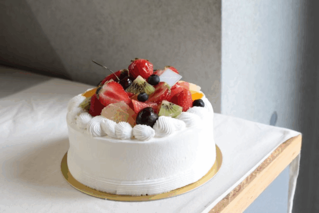 フルーツ生クリームケーキ